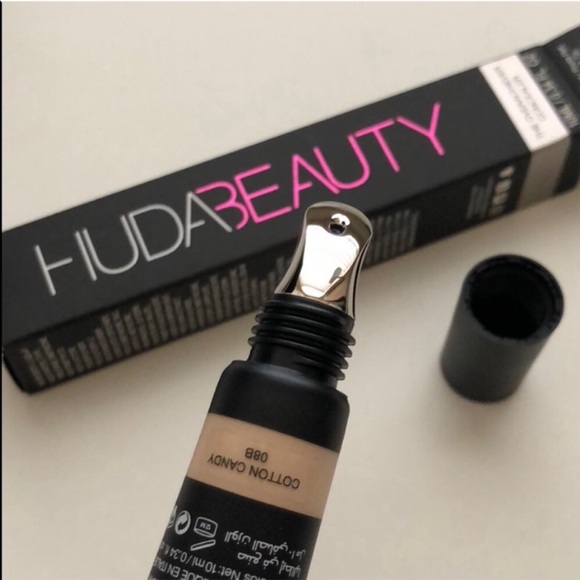 Huda Beauty Concealer - Picture 2 of 3